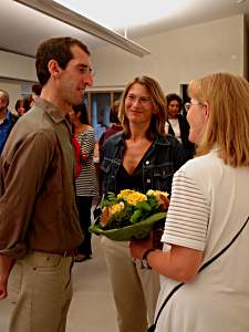 Der Künstler im Gespräch mit Doris Krampf und Dr.  Uelsberg; ©BKV